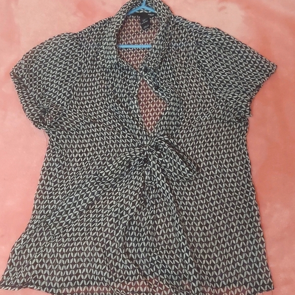 H&M Tops - Use looks good